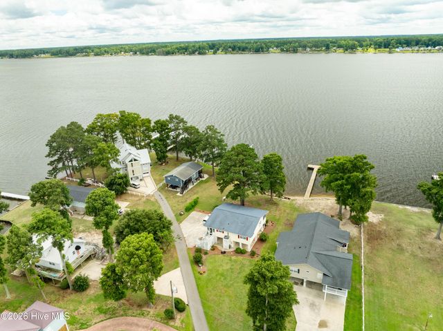 22 Oak Point Road, Chocowinity, NC 27817