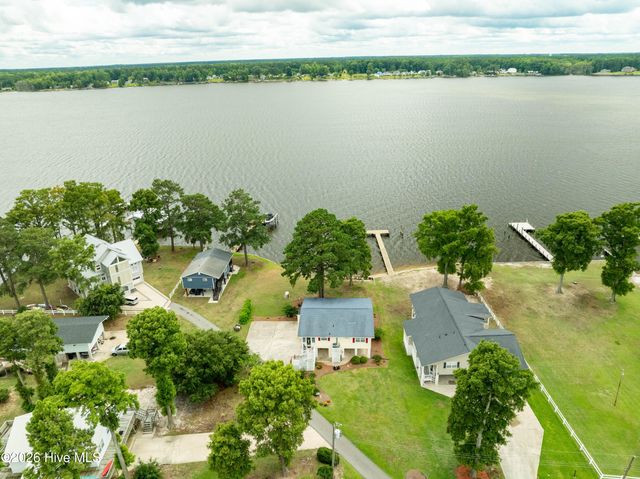 22 Oak Point Road, Chocowinity, NC 27817