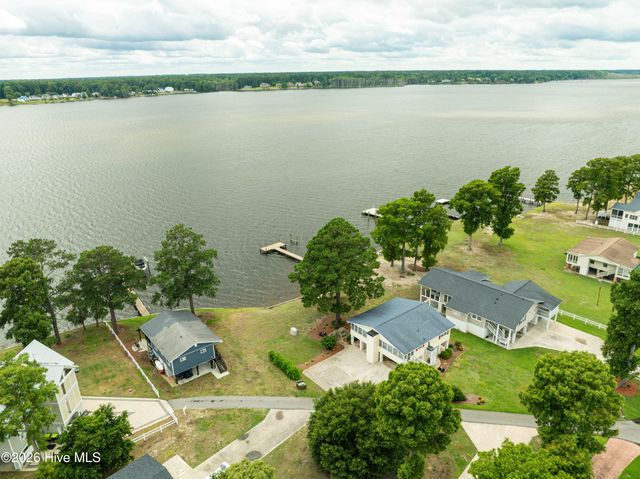 22 Oak Point Road, Chocowinity, NC 27817
