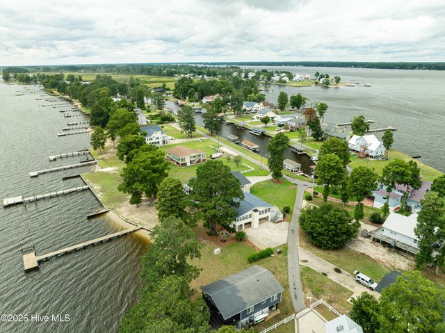 22 Oak Point Road, Chocowinity, NC 27817
