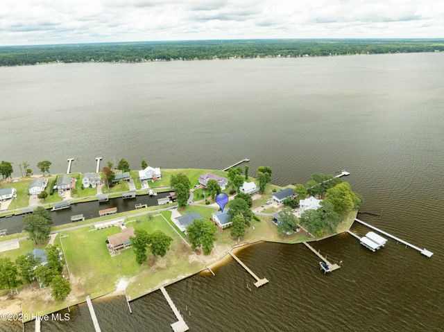 22 Oak Point Road, Chocowinity, NC 27817