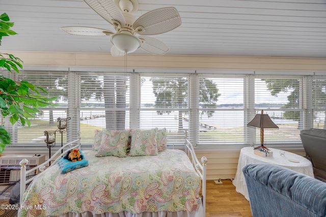 22 Oak Point Road, Chocowinity, NC 27817