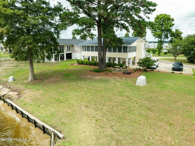 22 Oak Point Road, Chocowinity, NC 27817