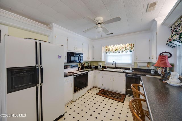 22 Oak Point Road, Chocowinity, NC 27817