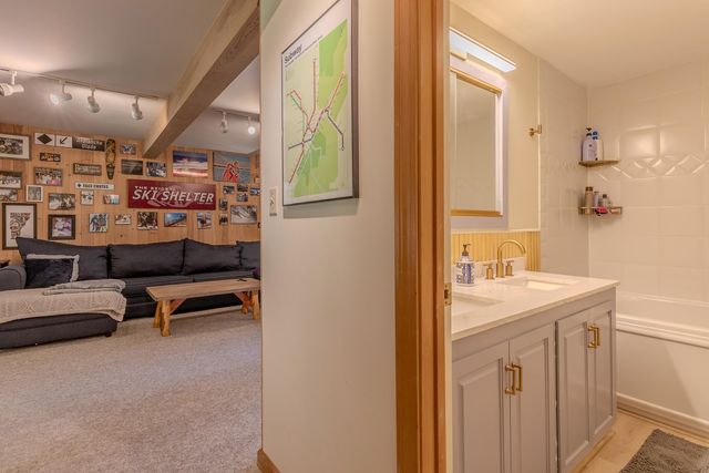 157 Old Sawmill Road, Londonderry, VT 05148