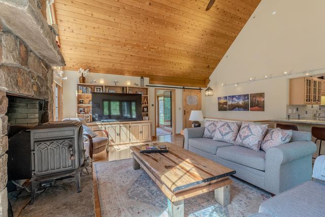 157 Old Sawmill Road, Londonderry, VT 05148