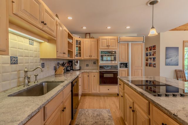 157 Old Sawmill Road, Londonderry, VT 05148