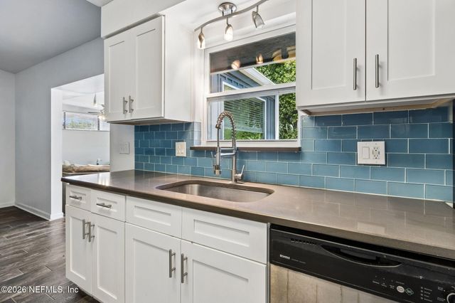 1207 14TH Street N, Jacksonville Beach, FL 32250
