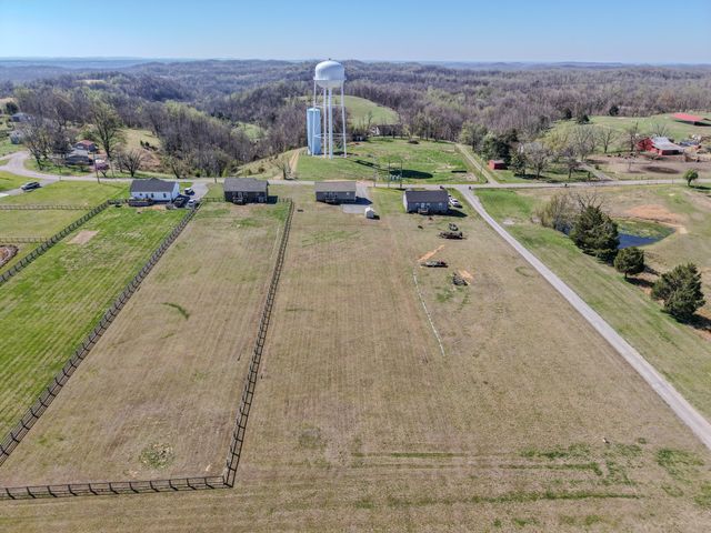 451 James Whitefield Rd, Bethpage, TN 37022