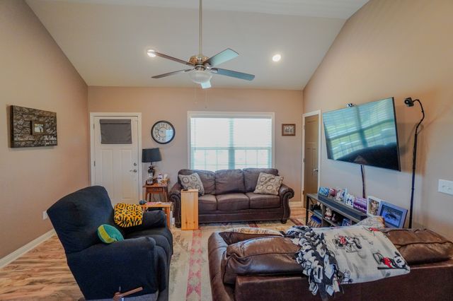 451 James Whitefield Rd, Bethpage, TN 37022