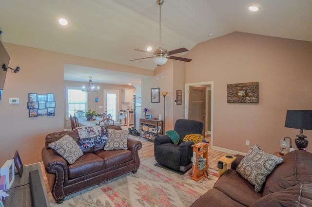 451 James Whitefield Rd, Bethpage, TN 37022
