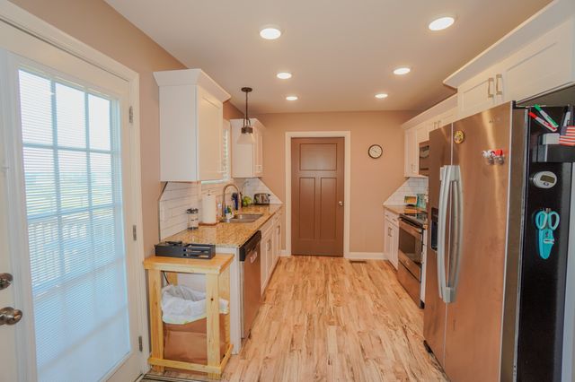 451 James Whitefield Rd, Bethpage, TN 37022
