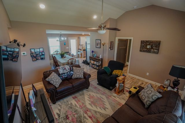 451 James Whitefield Rd, Bethpage, TN 37022