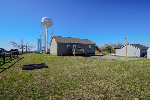 451 James Whitefield Rd, Bethpage, TN 37022