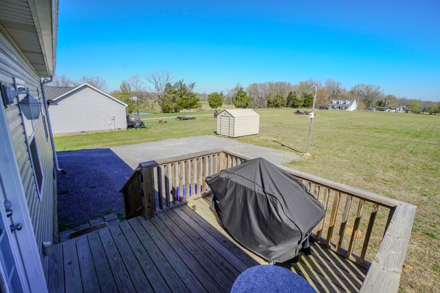 451 James Whitefield Rd, Bethpage, TN 37022