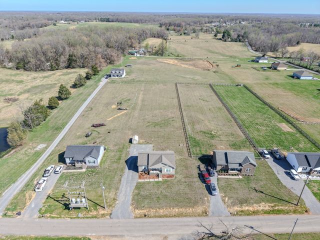 451 James Whitefield Rd, Bethpage, TN 37022