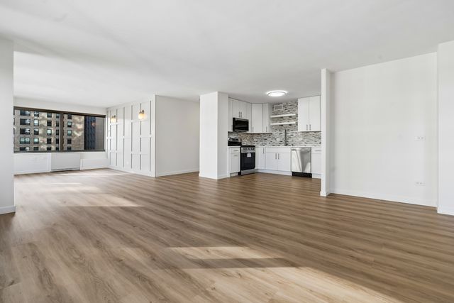 247 E Chestnut Street 1601, Chicago, IL 60611
