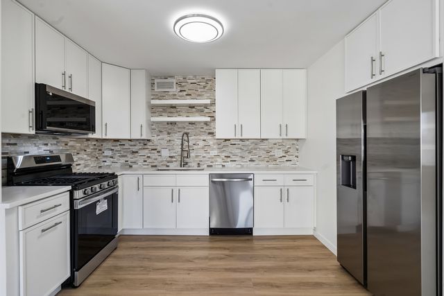 247 E Chestnut Street 1601, Chicago, IL 60611