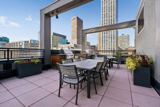 247 E Chestnut Street 1601, Chicago, IL 60611