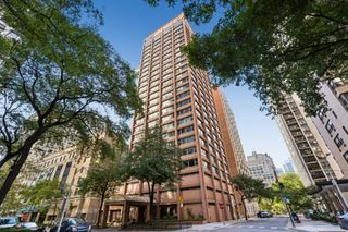 247 E Chestnut Street 1601, Chicago, IL 60611