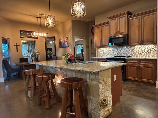 304 Bluestem CV, Georgetown, TX 78633