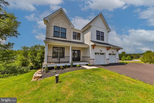 4740 HILLCREST LN, Whitehall, PA 18052