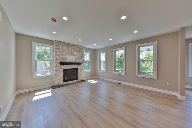 4740 HILLCREST LN, Whitehall, PA 18052