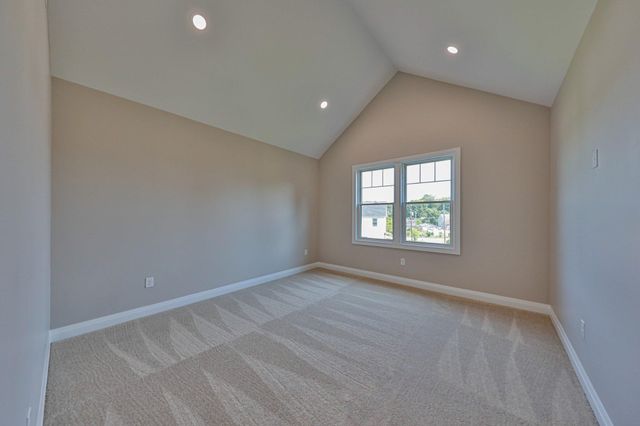 4740 HILLCREST LN, Whitehall, PA 18052