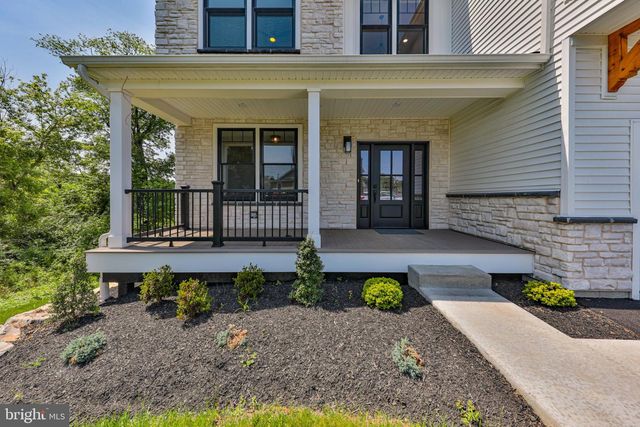 4740 HILLCREST LN, Whitehall, PA 18052