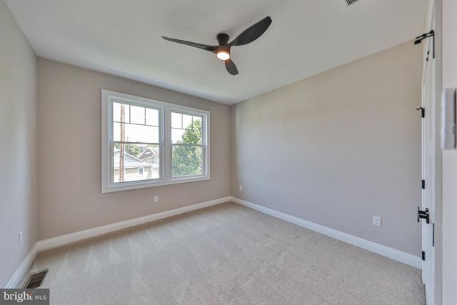 4740 HILLCREST LN, Whitehall, PA 18052