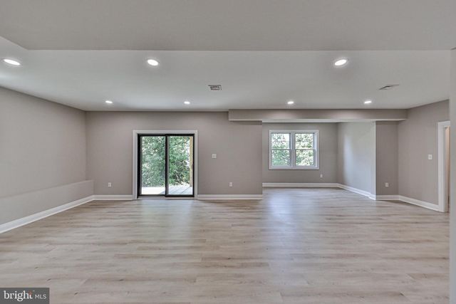 4740 HILLCREST LN, Whitehall, PA 18052
