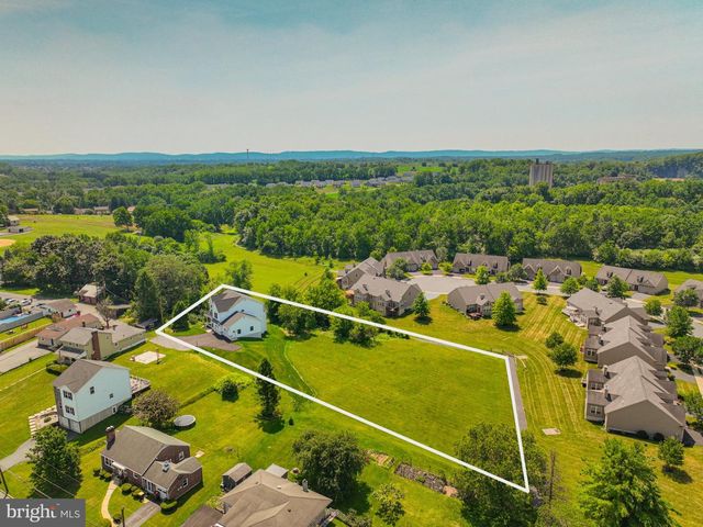 4740 HILLCREST LN, Whitehall, PA 18052