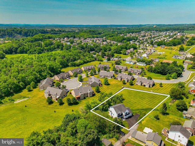 4740 HILLCREST LN, Whitehall, PA 18052