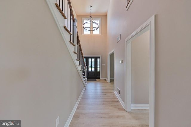 4740 HILLCREST LN, Whitehall, PA 18052