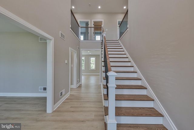 4740 HILLCREST LN, Whitehall, PA 18052
