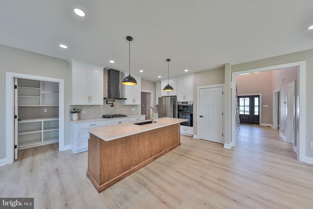 4740 HILLCREST LN, Whitehall, PA 18052