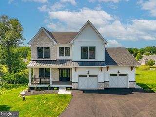 4740 HILLCREST LN, Whitehall, PA 18052