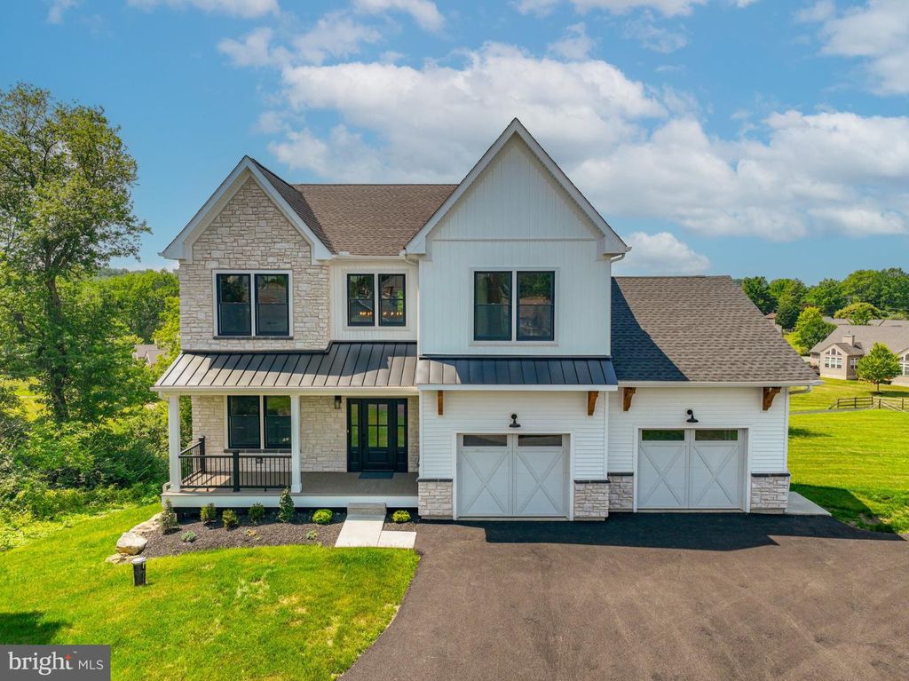 4740 HILLCREST LN, Whitehall, PA 18052