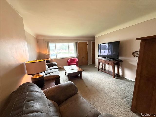 11012 Middlebelt Road, Livonia, MI 48150