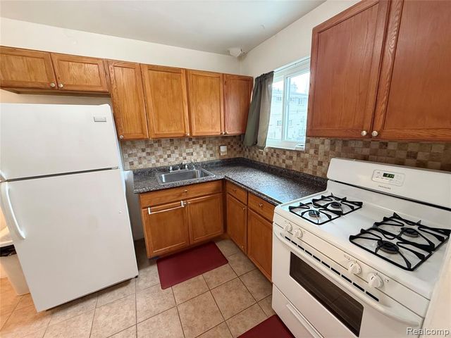 11012 Middlebelt Road, Livonia, MI 48150