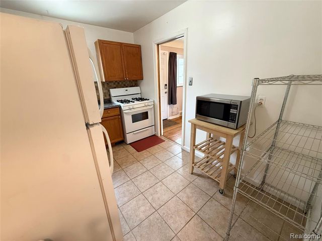 11012 Middlebelt Road, Livonia, MI 48150