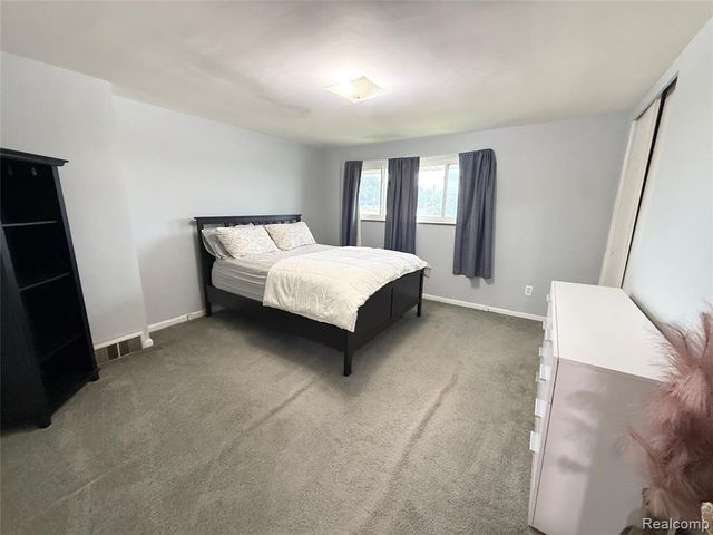 11012 Middlebelt Road, Livonia, MI 48150