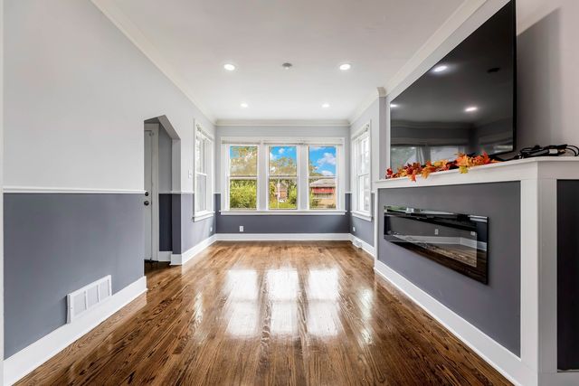 6438 S Hoyne Avenue, Chicago, IL 60636