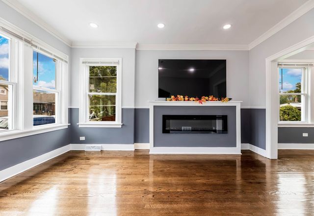 6438 S Hoyne Avenue, Chicago, IL 60636
