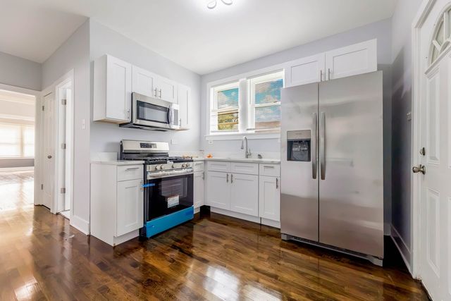 6438 S Hoyne Avenue, Chicago, IL 60636