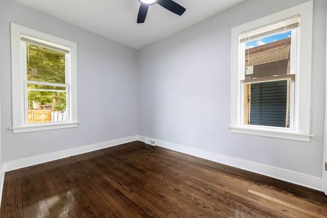 6438 S Hoyne Avenue, Chicago, IL 60636