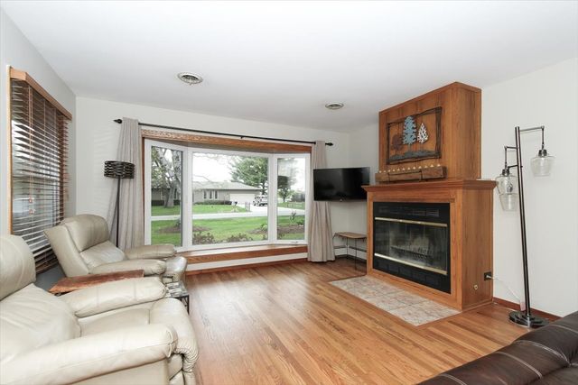 39W609 Lori Lane, Elgin, IL 60124