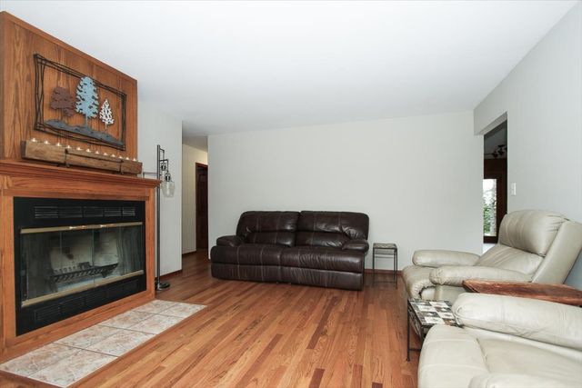 39W609 Lori Lane, Elgin, IL 60124