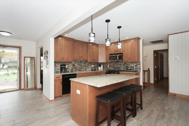 39W609 Lori Lane, Elgin, IL 60124