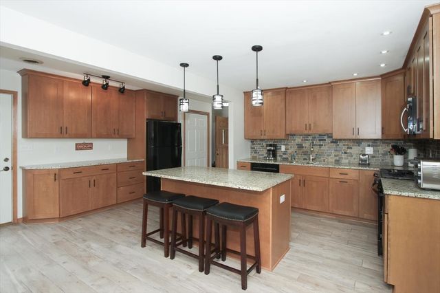 39W609 Lori Lane, Elgin, IL 60124